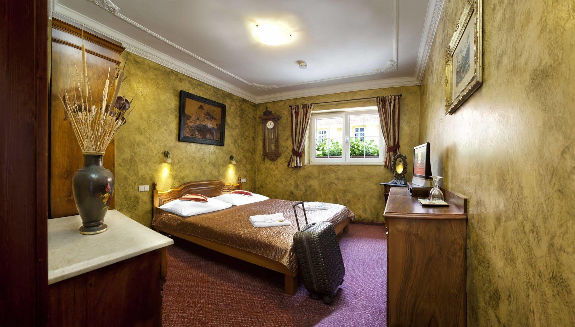 Hotel Karlstejn & Spa Экстерьер фото